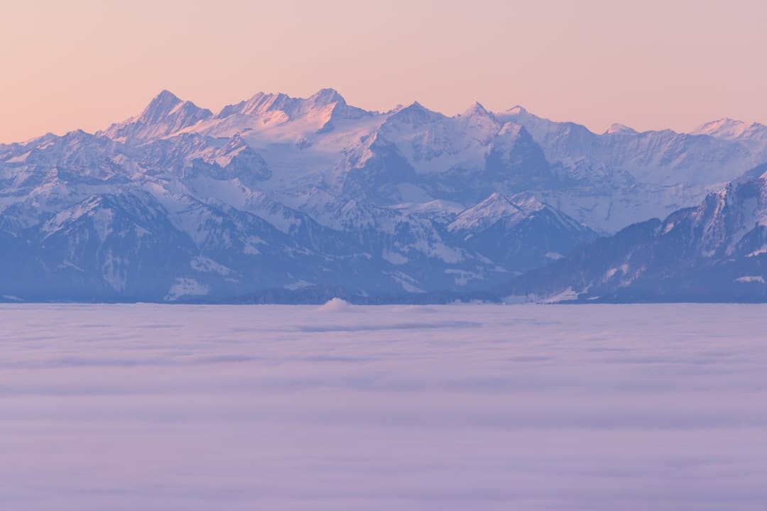 “滑雪+”牵手新年点亮“冰雪经济” 消费新场景继续火爆